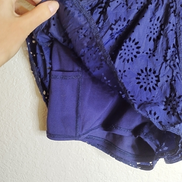 Aerie Chill Play Move Running Shorts With Crepe Layer Flower Cut Outs sz S - Picture 4 of 8